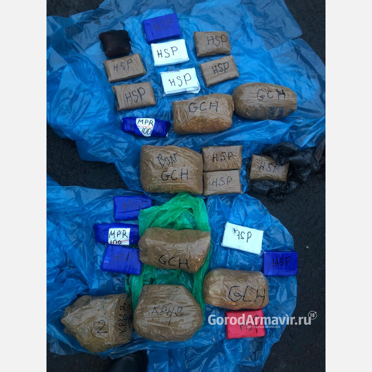 Наркодилера с 63 пакетами «синтетики» задержали полицейские по дороге к Армавиру