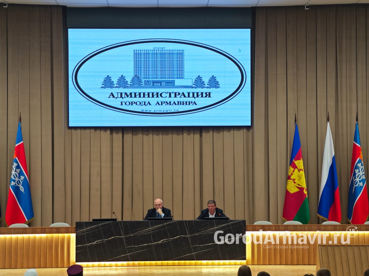 Установку счетчиков в ЖАКТах и вывоз мусора обсудили на Дне общественности в Армавире 