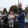 В Армавире госавтоинспекторы поздравили автоледи с 8 марта