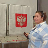 В Армавире многодетная мать Оксана Бендлина проголосовала на участке № 0465