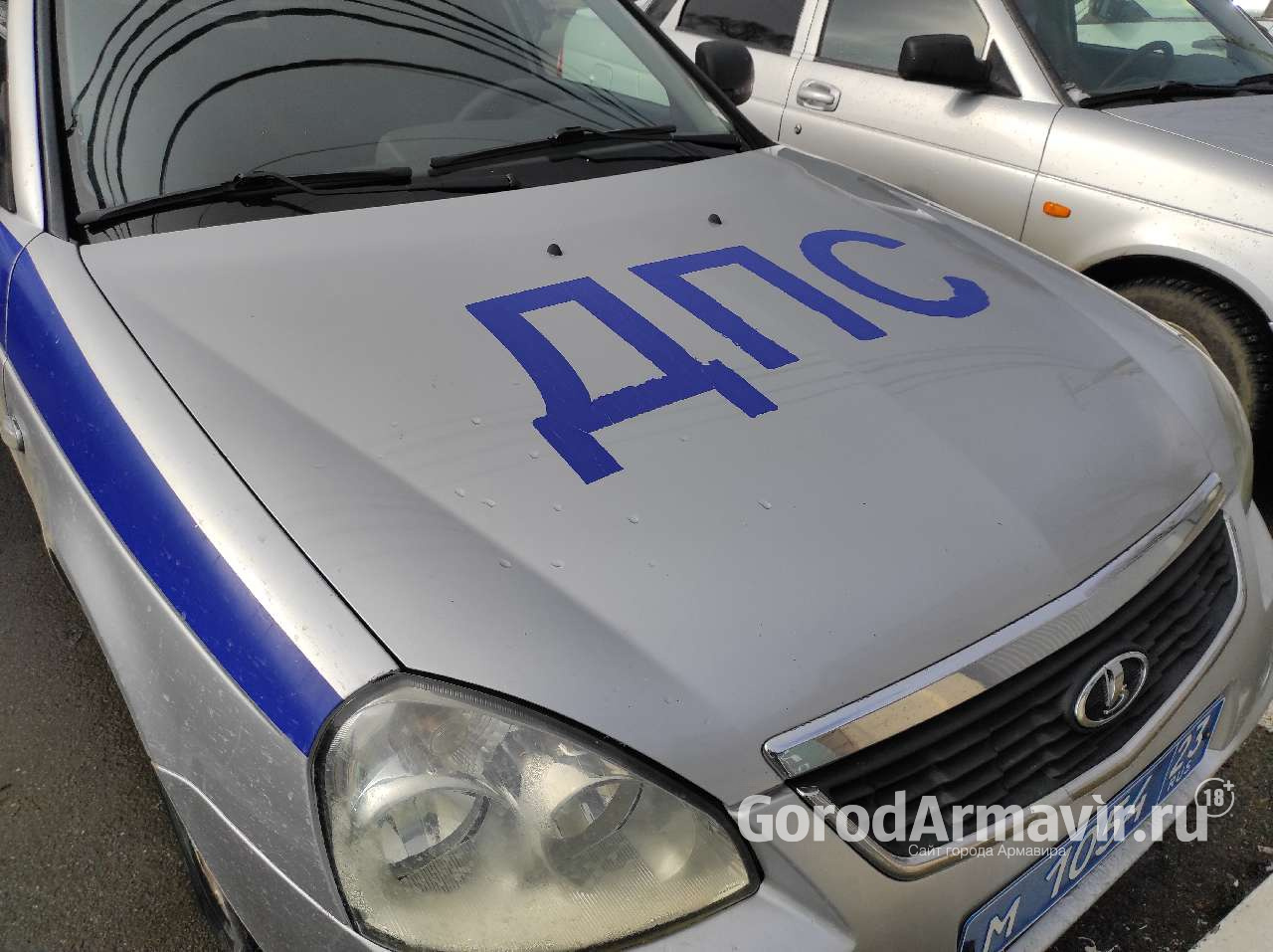  За незаконную деятельность в Армавире арестованы 2 машины такси 