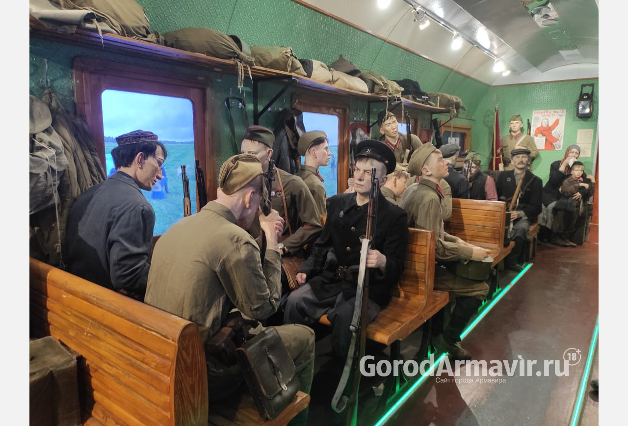 Уникальный передвижной музей «Поезд Победы» со 150 скульптурами прибыл в Армавир 