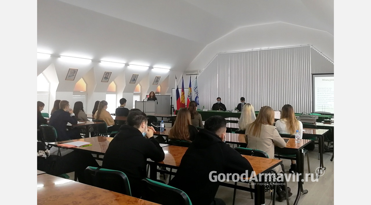 В Армавире обсудили молодёжь и парламентаризм с депутатами ЗСК