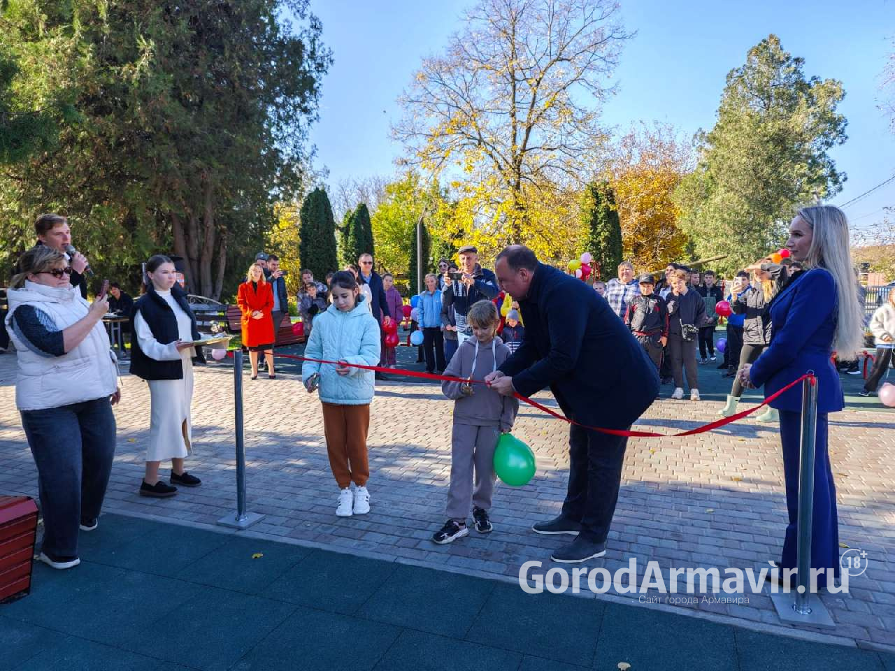 В хуторе Первомайском открыли новую площадку для игр и занятий спортом