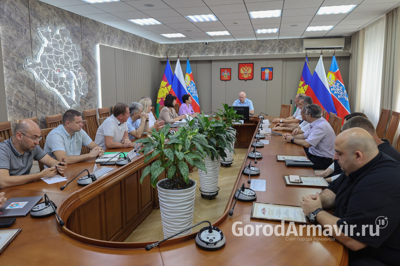Глава Армавира вручил награды лучшим предпринимателям
