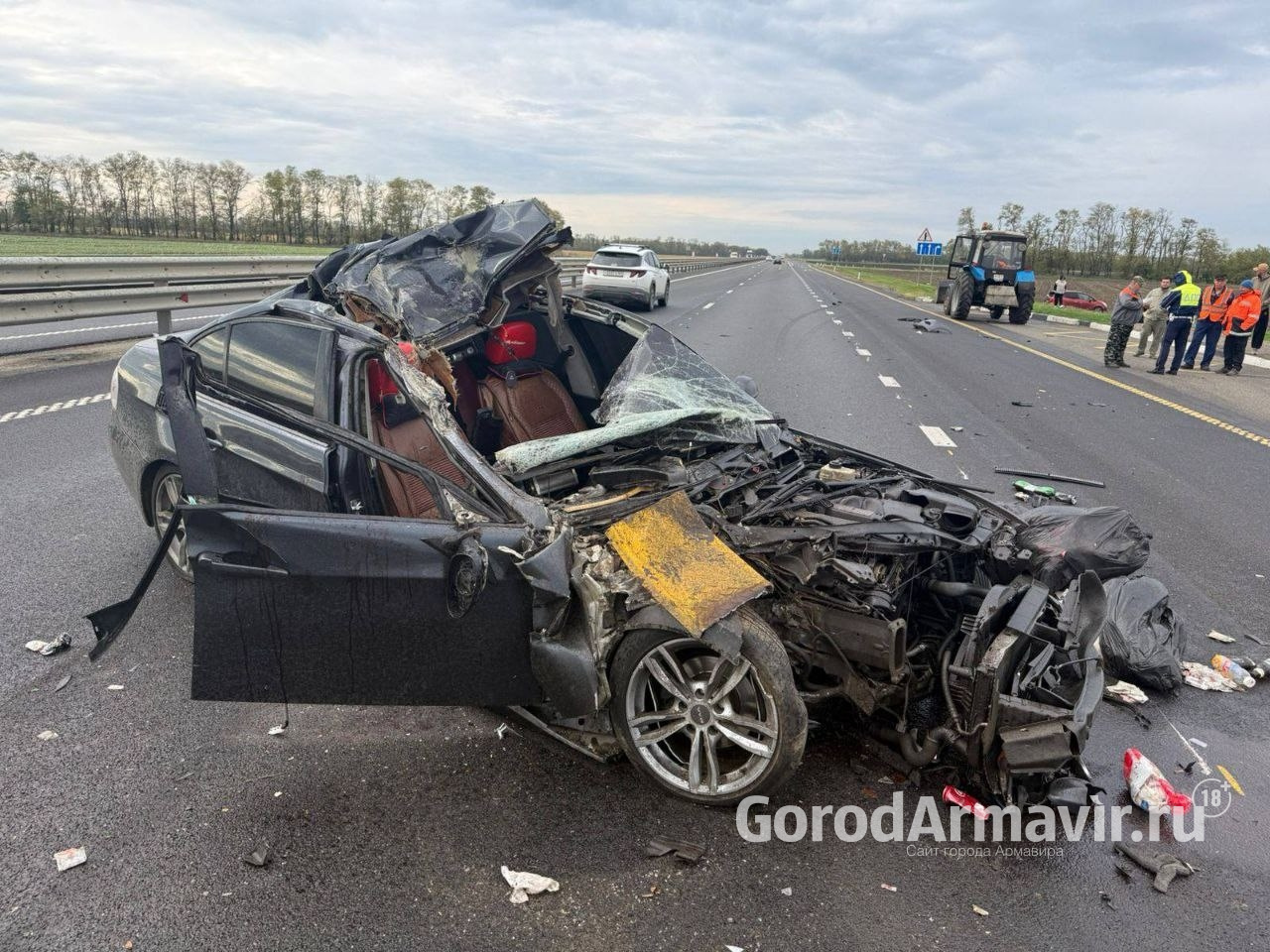 Ехавший со стороны Армавира BMW врезался в Opel и вылетел с трассы 