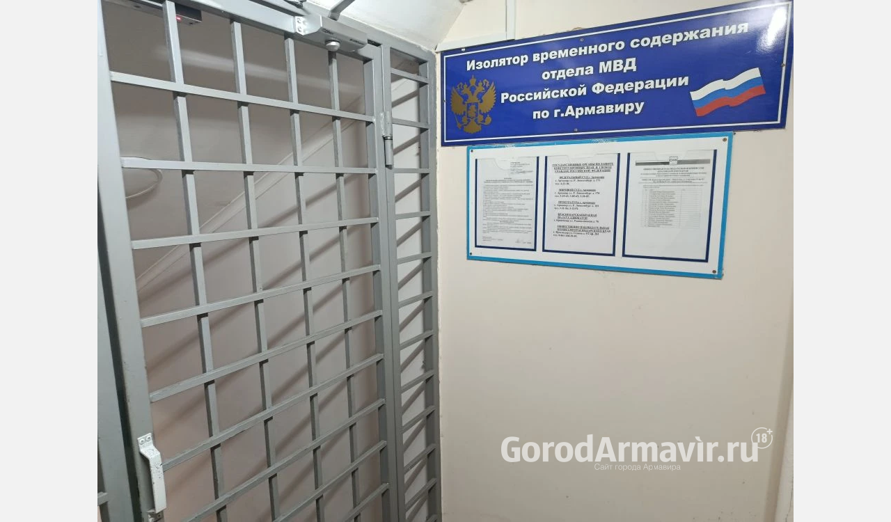 Пять раз ножом ударил ревнивый житель Армавира свою сожительницу 