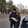 В Армавире госавтоинспекторы поздравили автоледи с 8 марта