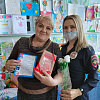 Дорожные полицейские Армавира вручили креативные подарки учителям ко Дню матери 