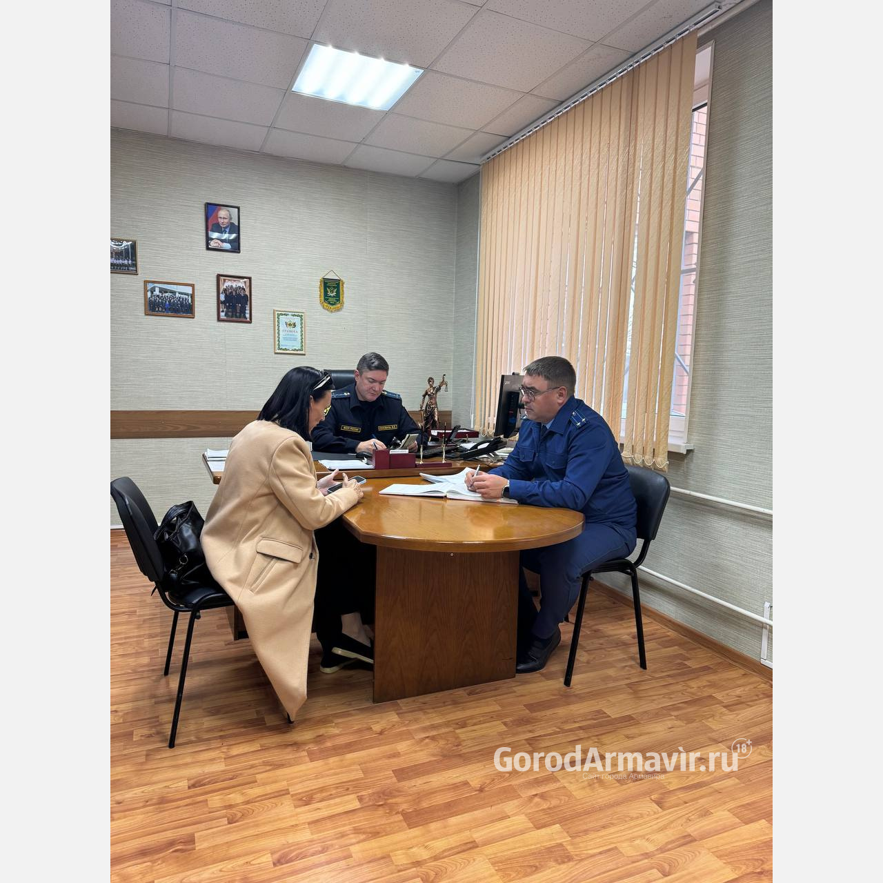 В Армавире 8 человек пришли на совместный прием приставов и прокуратуры  