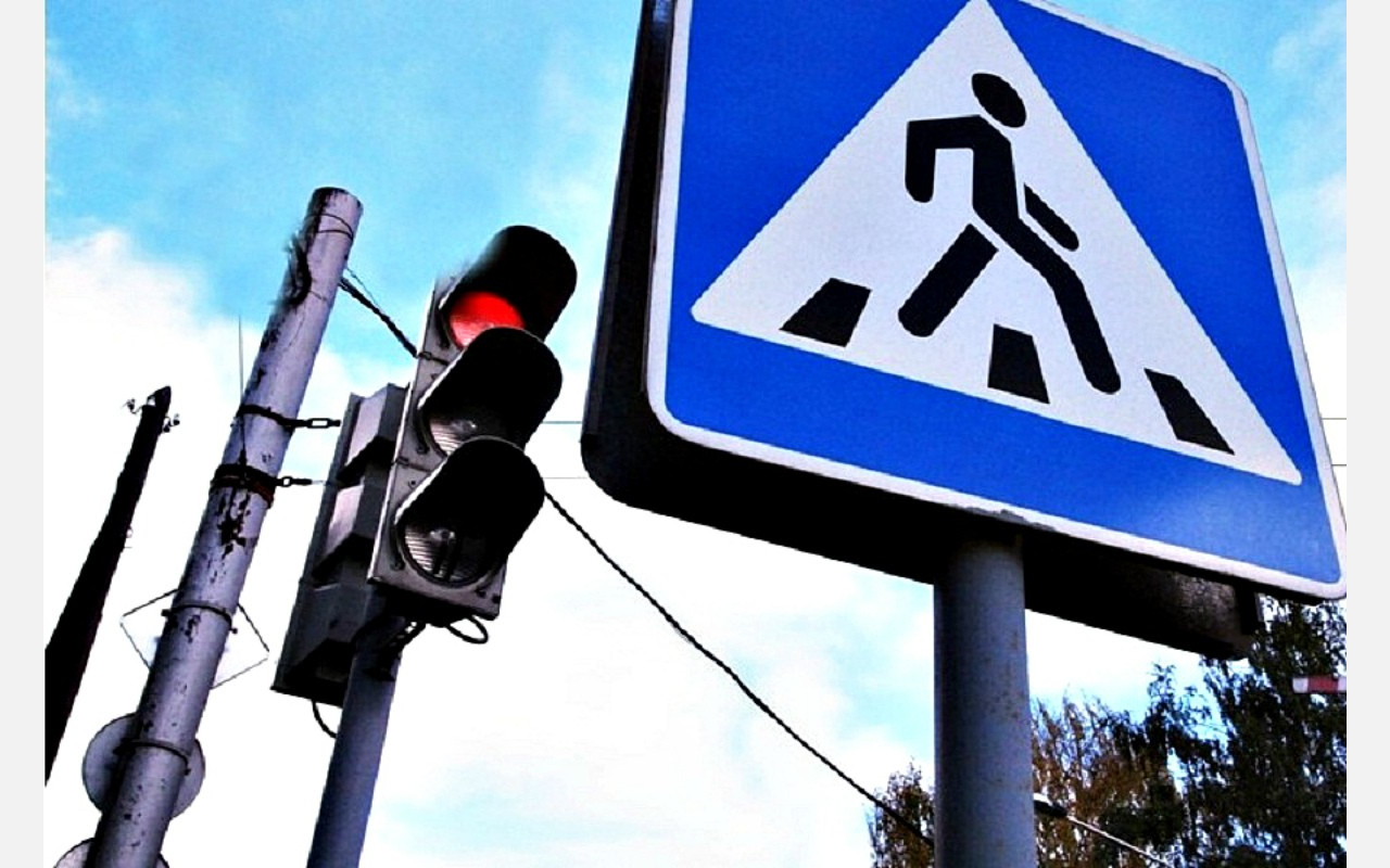 В Армавире в этом году установили 52 дорожных знака и 400 метров пешеходных ограждений