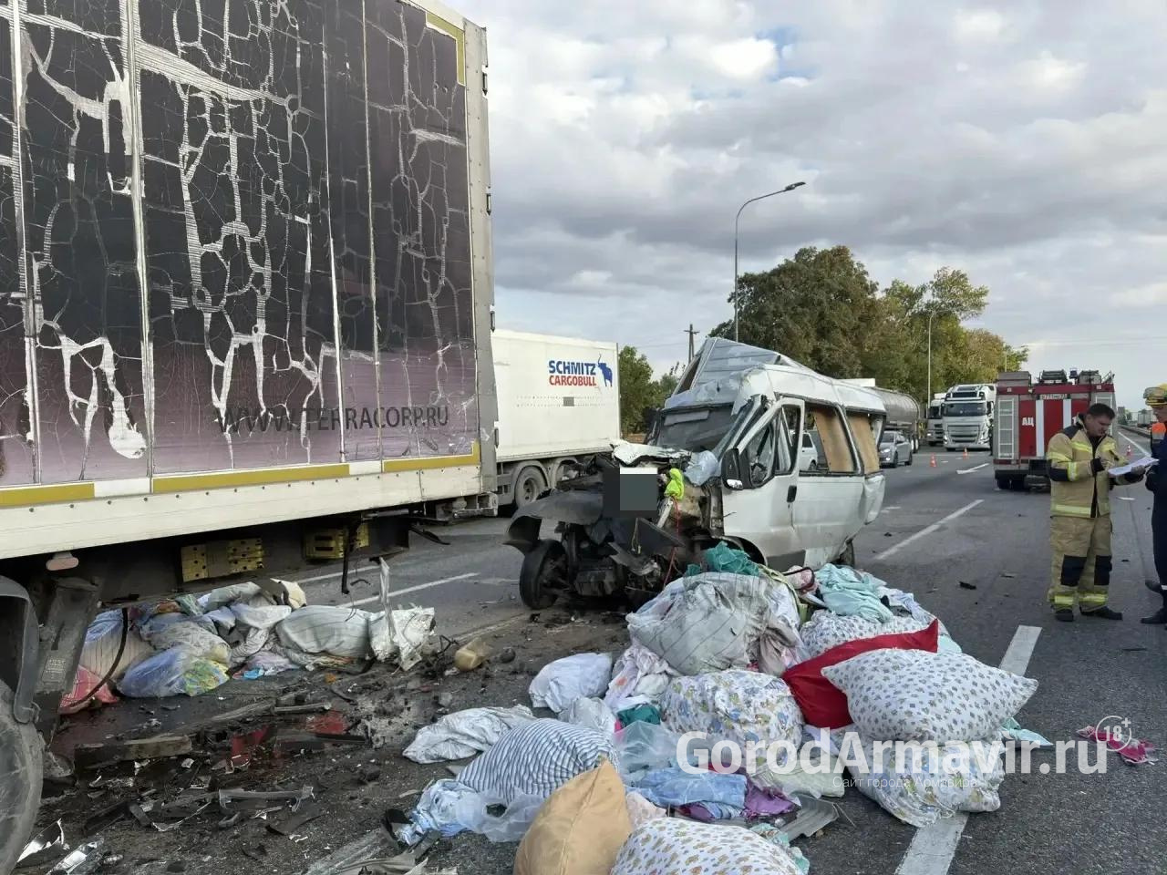 Двое детей и 2 взрослых пострадали в ДТП на трассе под Армавиром 