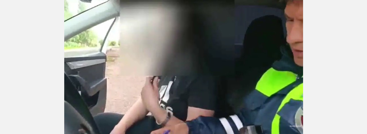 Пьяная автоледи без прав попала на видео при задержании в Армавире 