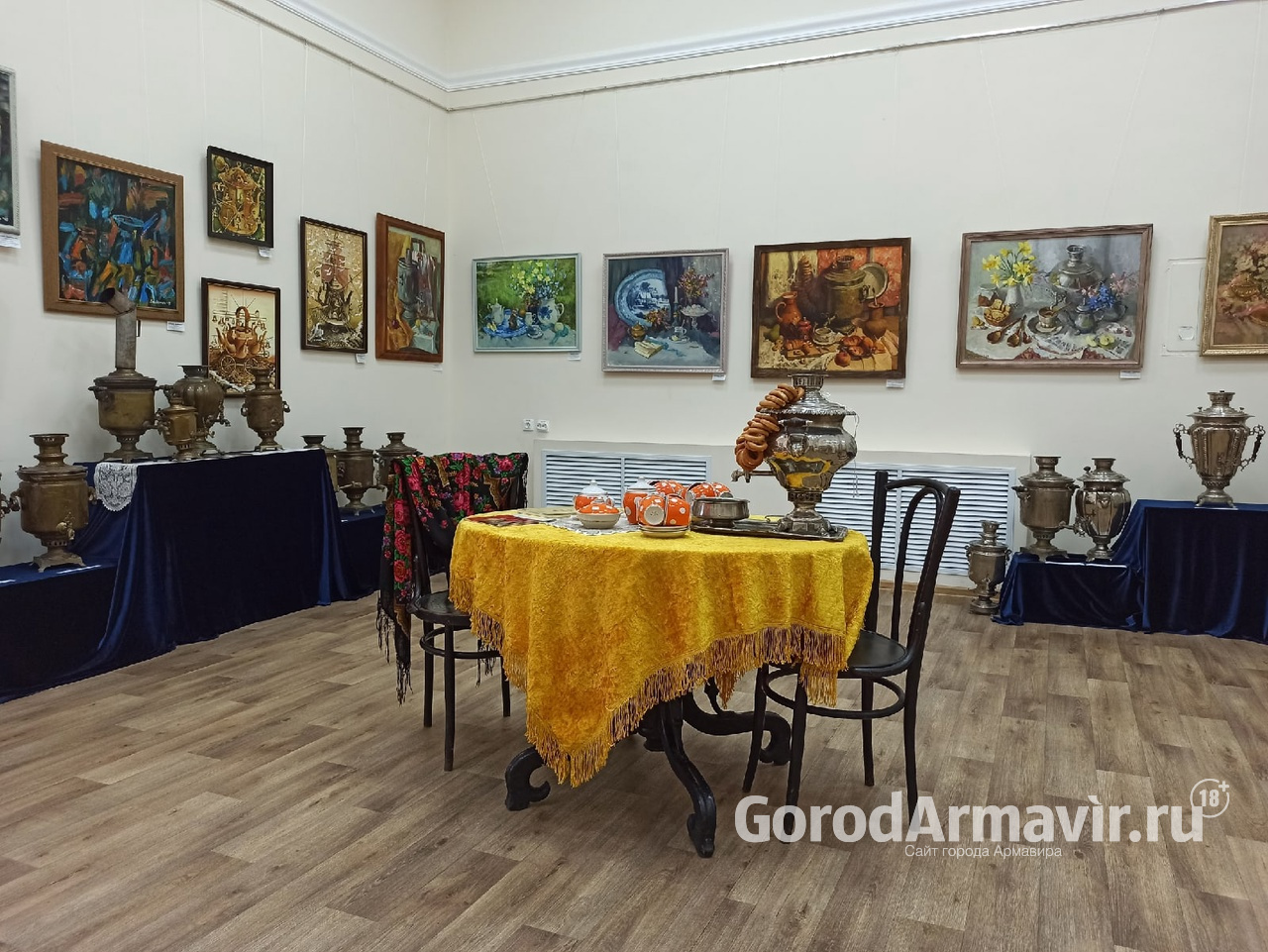 В Армавире в Выставочном зале Дома Дангулова открылась выставка «В чае я души не чаю»