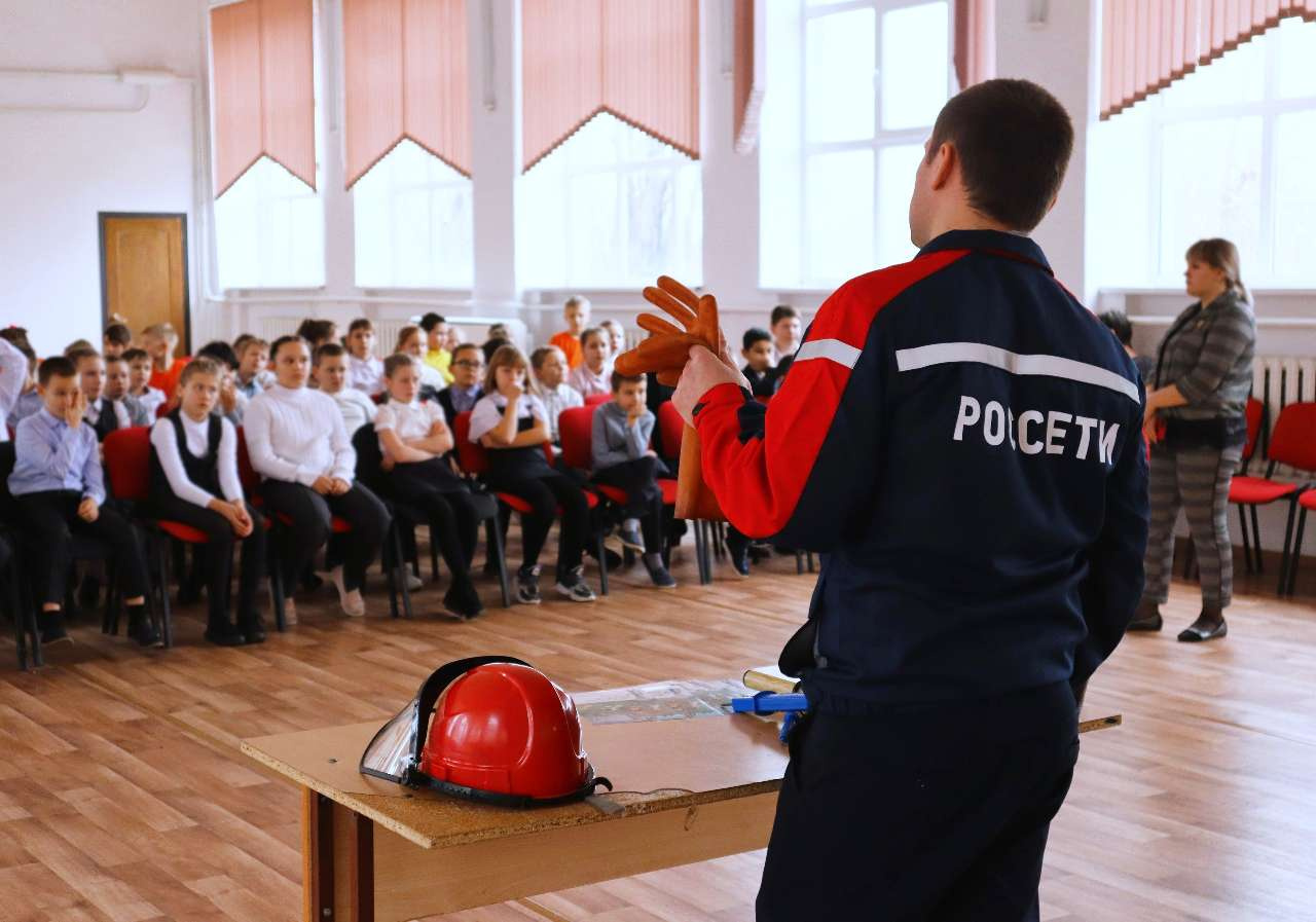 Энергетики «Россети Кубань» проводят встречи со школьниками в преддверии летних каникул