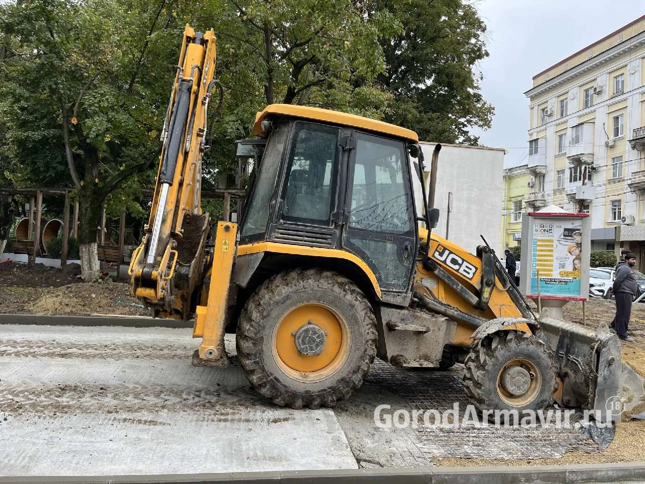 В Армавире жители прокомментировали ход работ по реконструкции центрального сквера