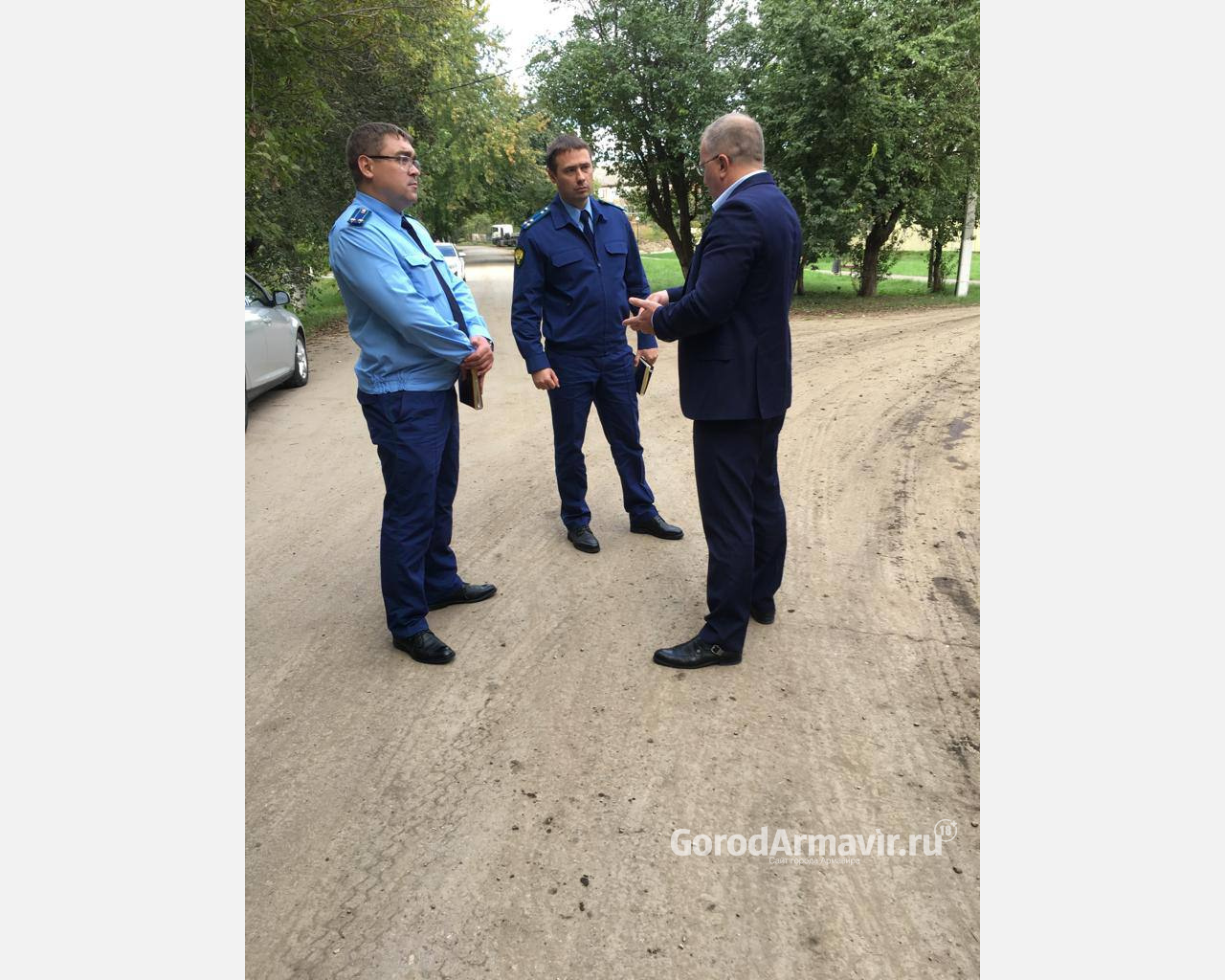 Прокурор Армавира  Евгений Норец посетил стройку многоквартирного дома для детей-сирот