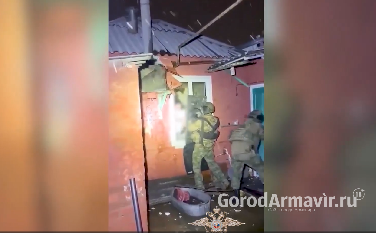 Полицейские Армавира обезвредили агрессивного мужчину с топором 