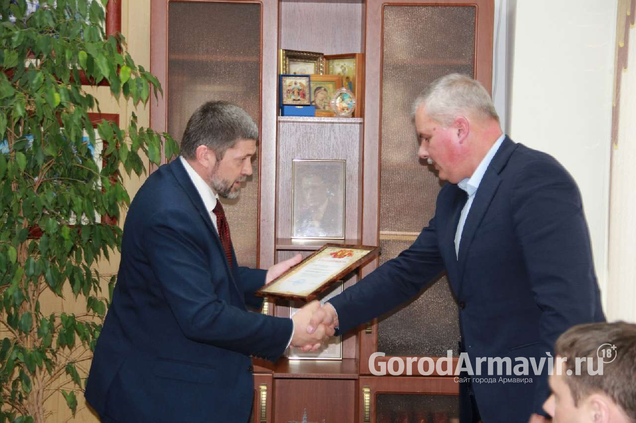 Глава города Ясиноватая ДНР передал Армавиру благодарность за помощь 