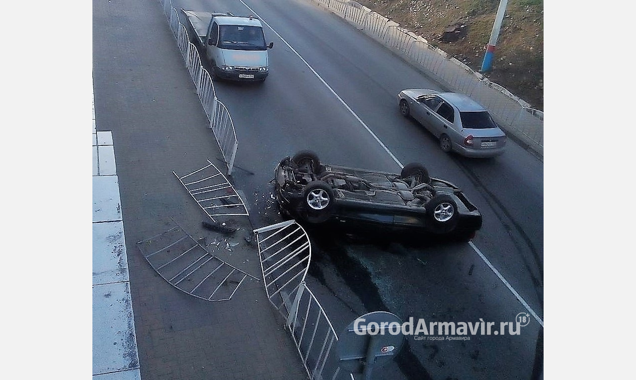 В Армавире появились подробности полёта и падения иномарки | 06.12.2020 |  Армавир - БезФормата