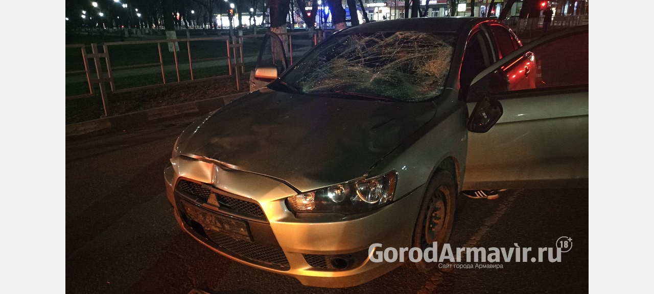 В Армавире лихач на Mitsubishi Lancer сбил парня и девушку на пешеходном переходе 