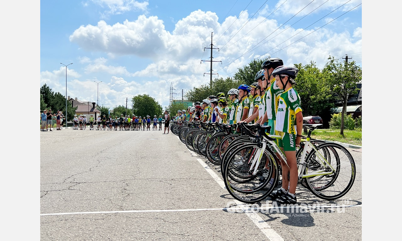 В Армавире 5 тур Первенства Кубани по велоспорту посвятили памяти Валерия Резникова