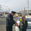 Автоинспекторы поздравили автоледи с 8 Марта в Армавире 