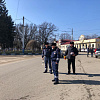 В Армавире автоинспекторы поздравили женщин-водителей с наступающим 8 Марта