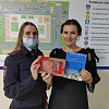 Дорожные полицейские Армавира вручили креативные подарки учителям ко Дню матери 