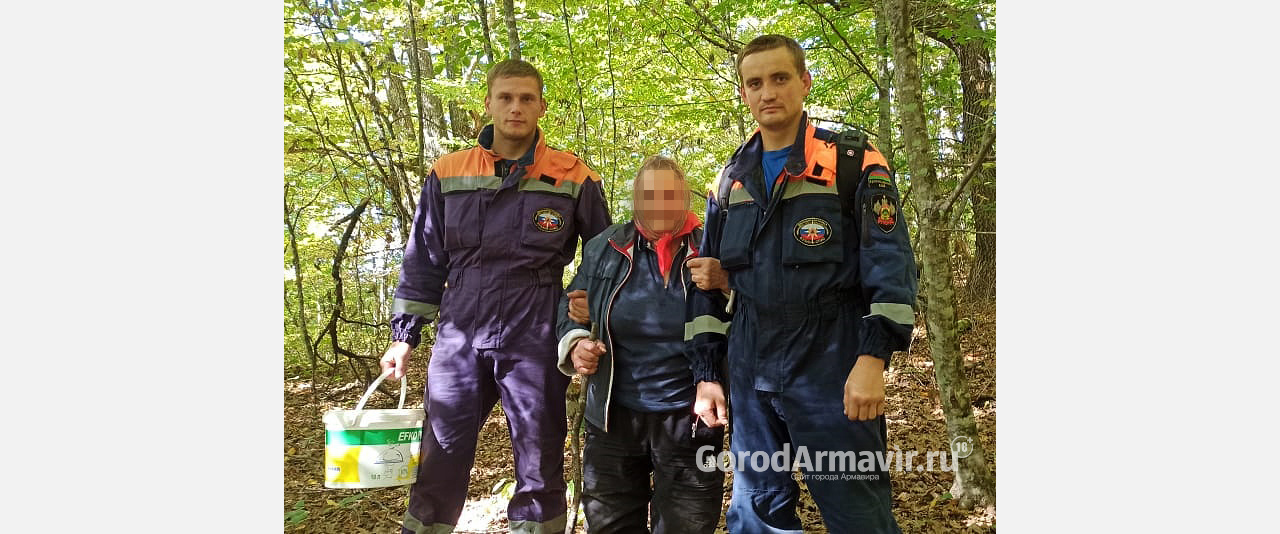 Спасатели вывели из леса 4 заблудившихся грибников из Армавира 