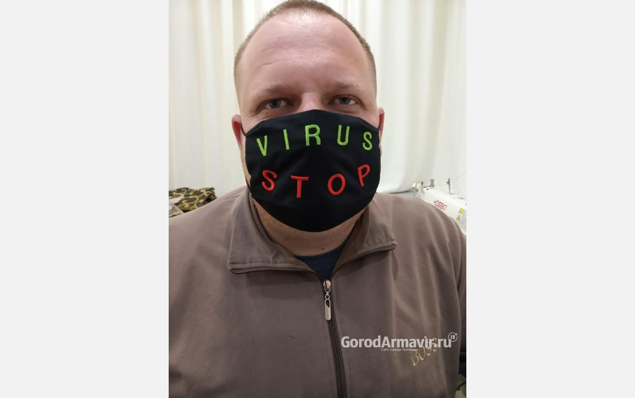 Дизайнерские маски от коронавируса шьет модистка на Кубани