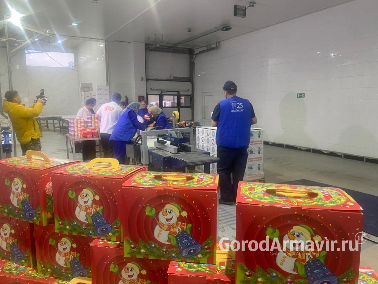 Предприятие Армавира отправило более 2 тонн гуманитарных грузов в город Геническ