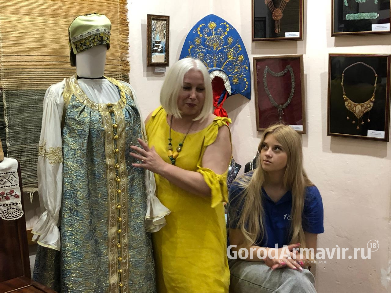 В Армавире 50 школьников из ДНР посетили дом Саввы Дангулова