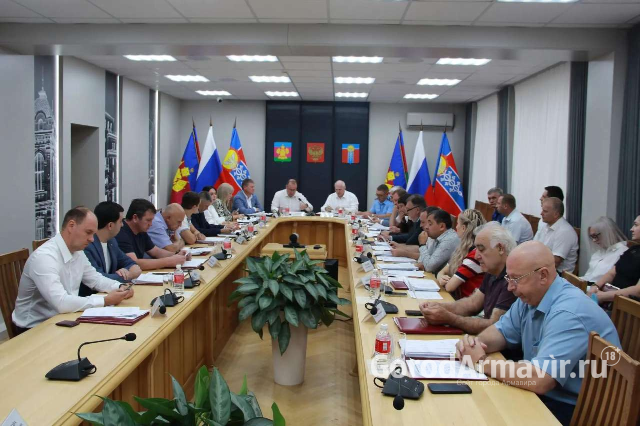 В Армавире звание «Почетного гражданина города» присвоили директору гимназии № 1 Вере Гуреевой