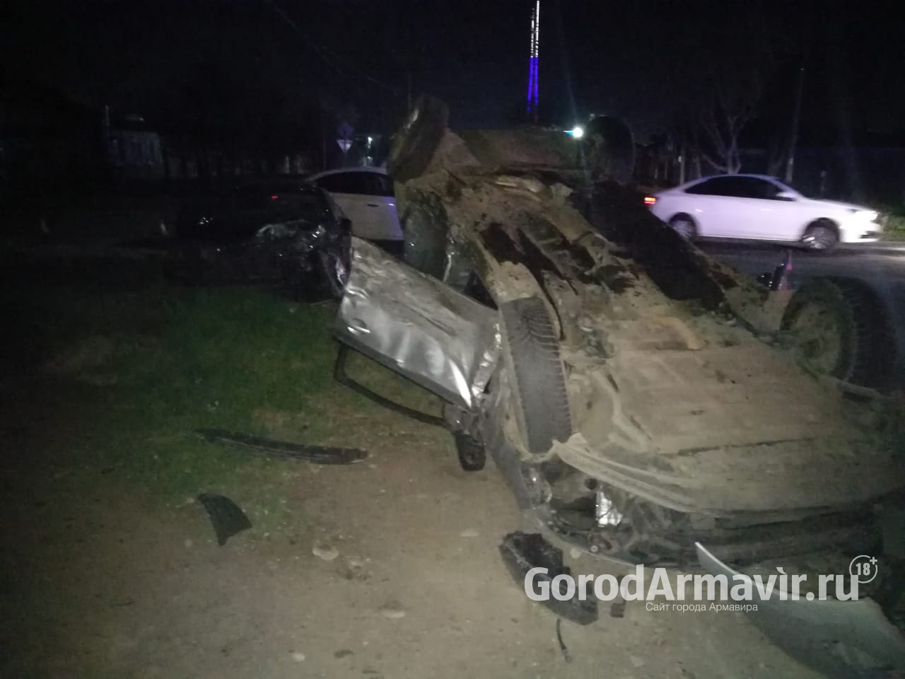 Три водителя получили серьезные травмы при массовом ночном ДТП в Армавире 