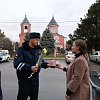В Армавире госавтоинспекторы поздравили автоледи с 8 марта