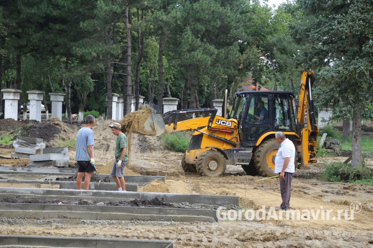 В Армавире продолжается ремонт терапии горбольницы и реконструкция парка «Сфинксы»