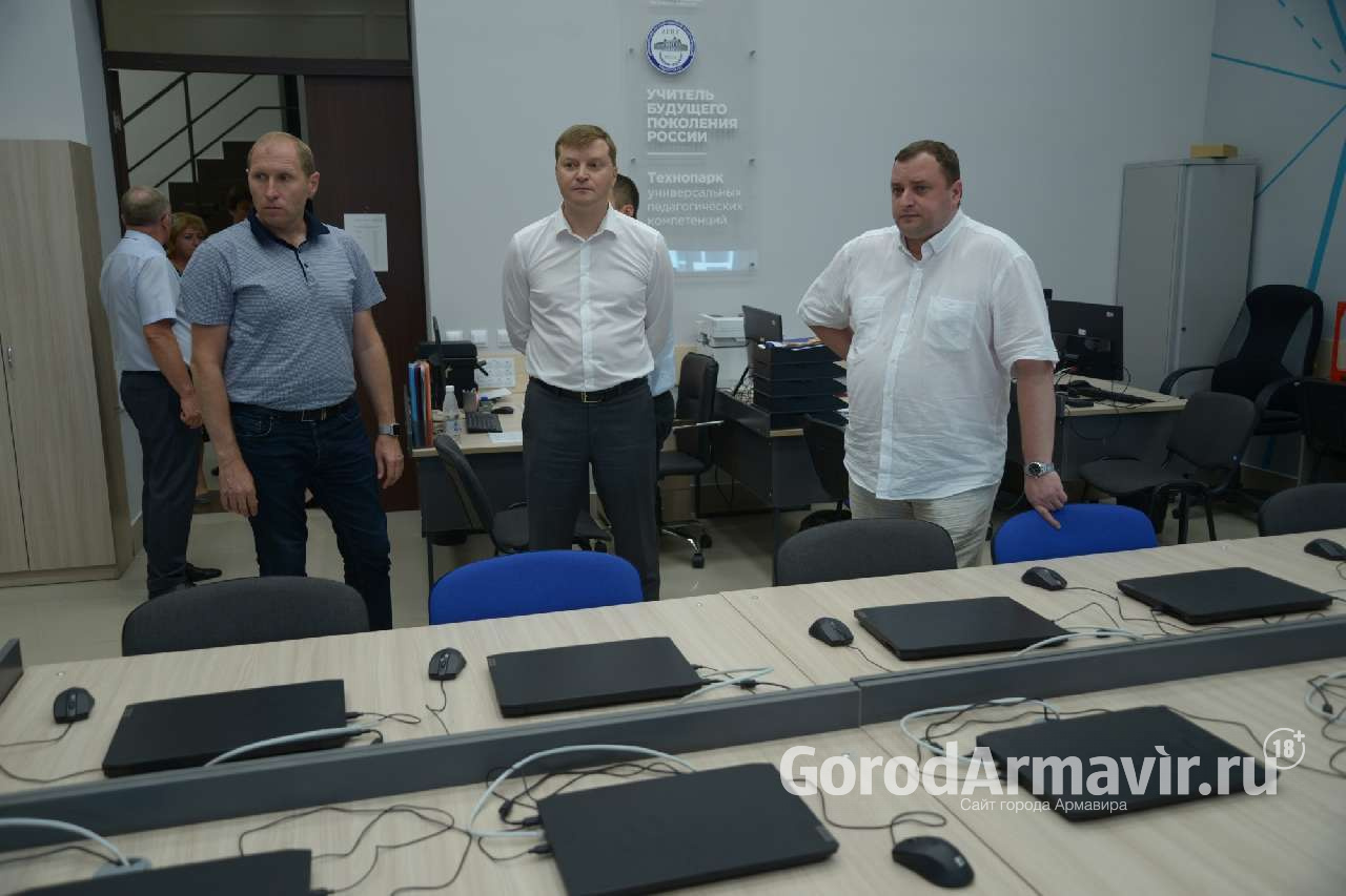 Замминистра просвещения Денис Грибов оценил работу технопарка АГПУ в Армавире 