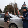 В Армавире госавтоинспекторы поздравили автоледи с 8 марта