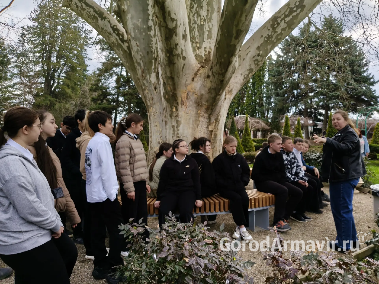 Ученики лицея № 11 Армавира стали участниками мастер-класса по черенкованию 