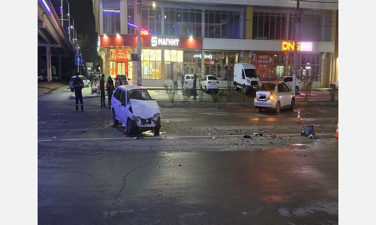 В Армавире при столкновении 2-х легковушек пострадала девушка | 06.12.2023  | Армавир - БезФормата