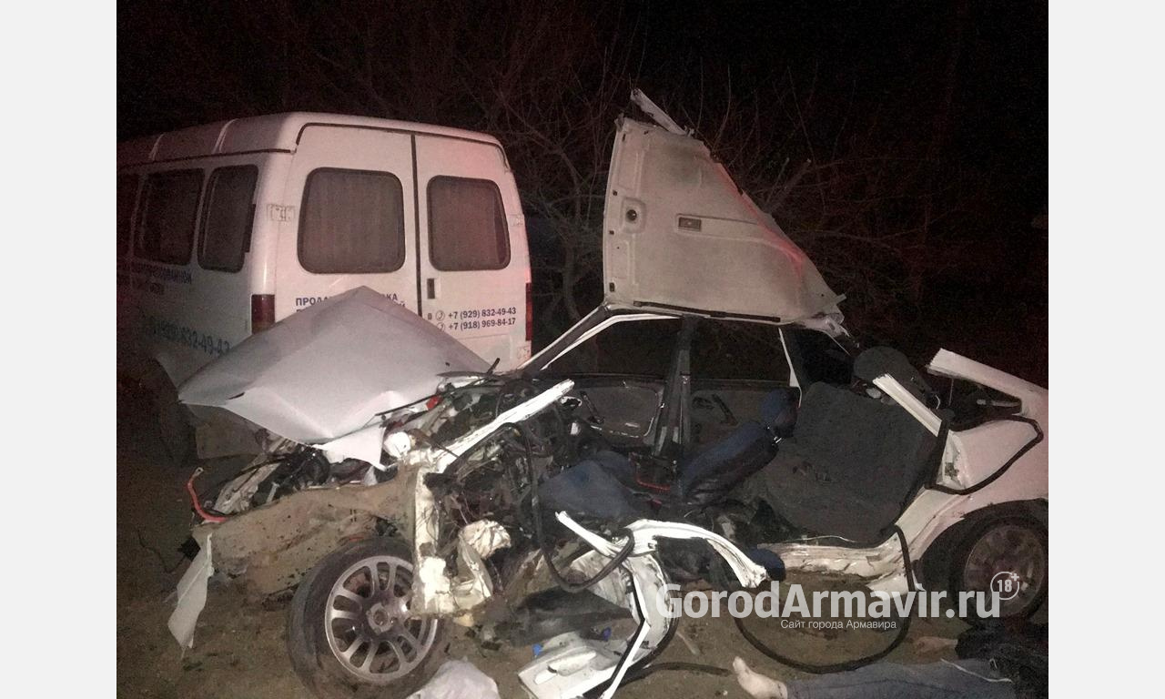 В ночном ДТП в Армавире погиб водитель легковушки 