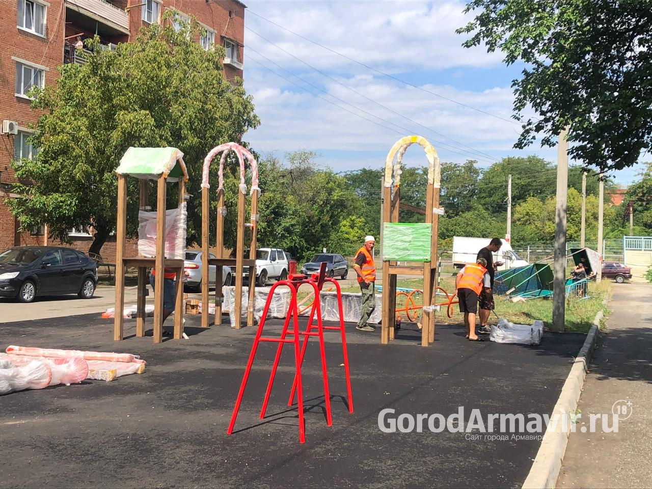 В Армавире завершается ремонт детской площадки по Черноморской 2/1