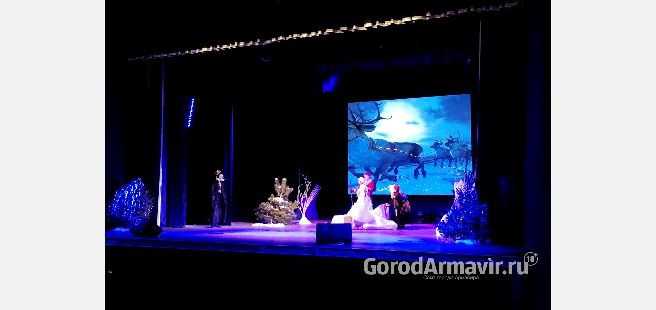В Армавире образцовая театральная студия представила «Новогодние приключения Мити»
