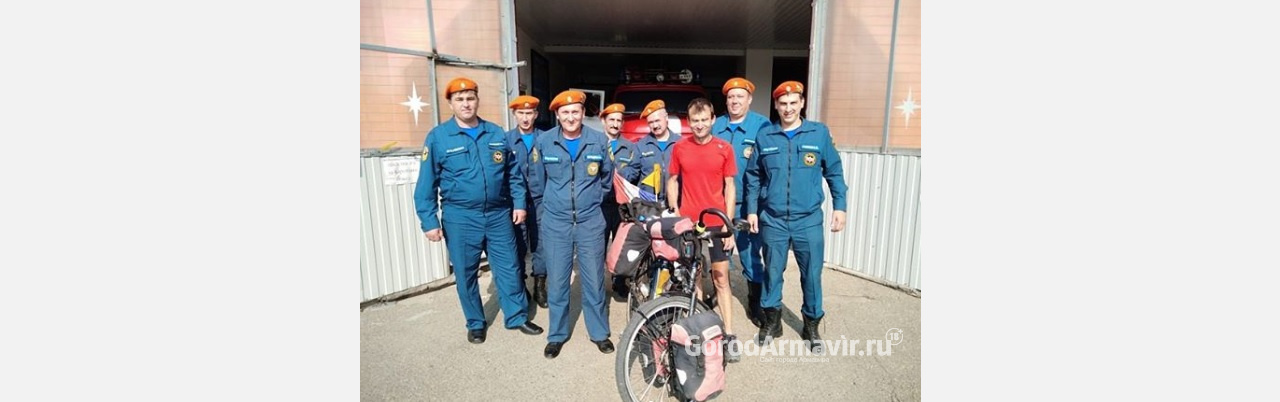 Французский путешественник встретился с пожарными Курганинского района 