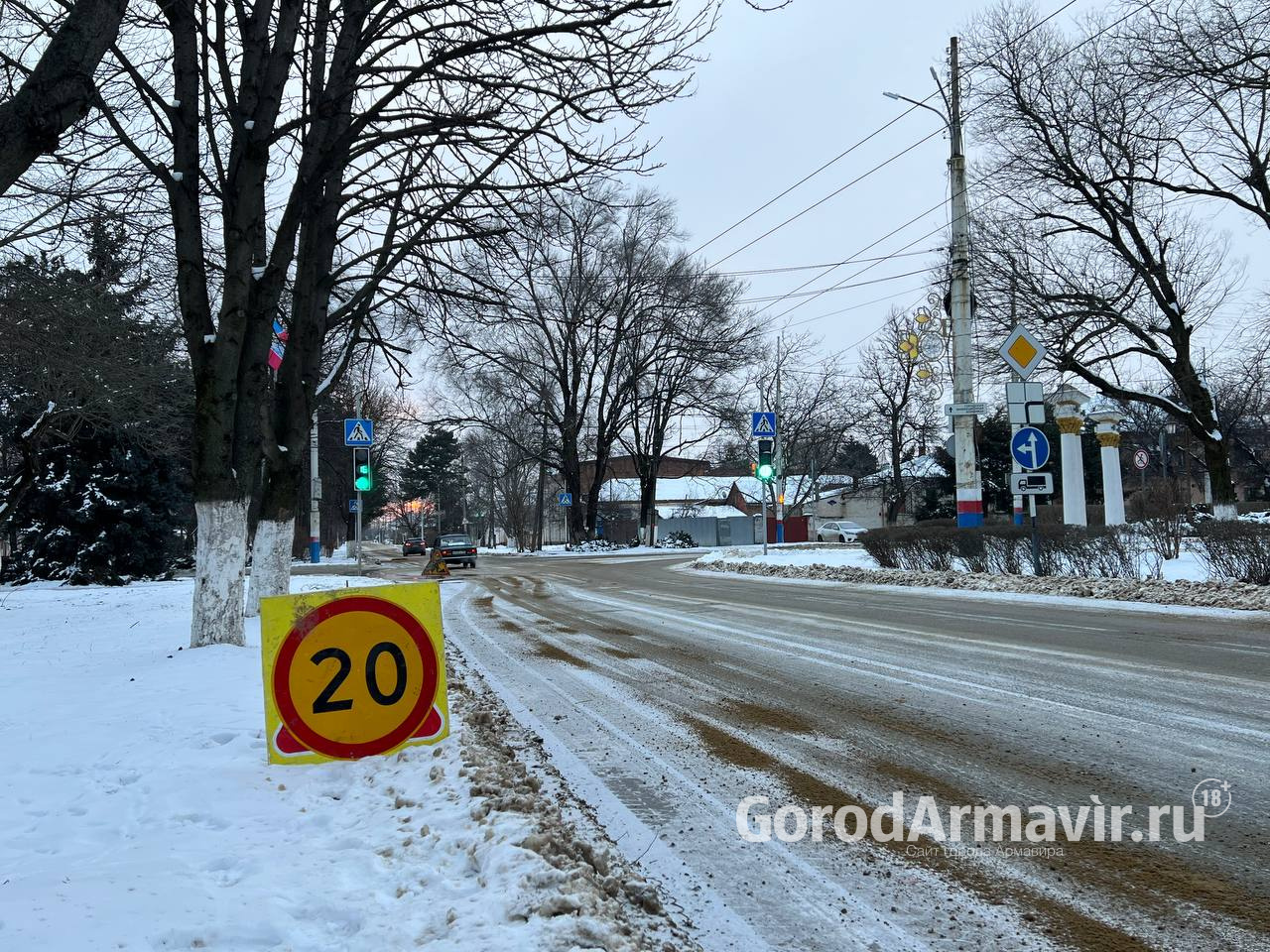 В Армавире произошел порыв водопровода на пересечении улиц Розы Люксембург и Урицкого 
