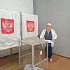 В Армавире многодетная мать Оксана Бендлина проголосовала на участке № 0465