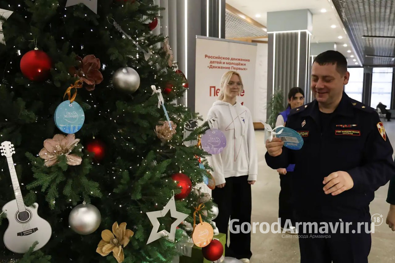 Сотрудники Росгвардии подарили билеты в аквапарк 8-летней Ксюше из Армавира