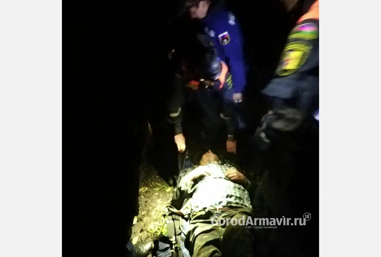 Спасатели Армавира вместе с новокубанскими коллегами спасли заблудившегося в лесу пенсионера 