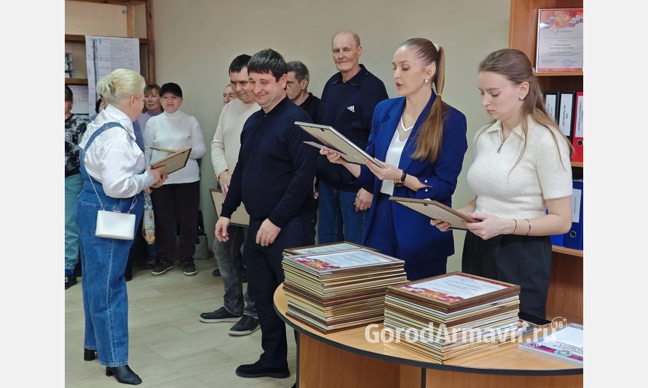 В честь профессионального праздника сотрудникам «Армавиргортранс» вручили грамоты и премии 